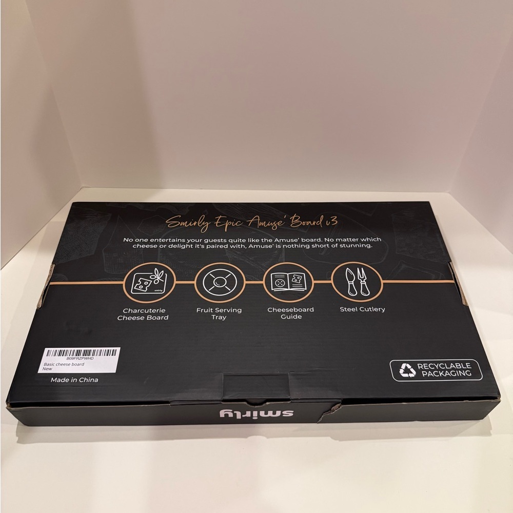 NWT smirly Brand, cheeseboard and charcuterie platter serving tray.